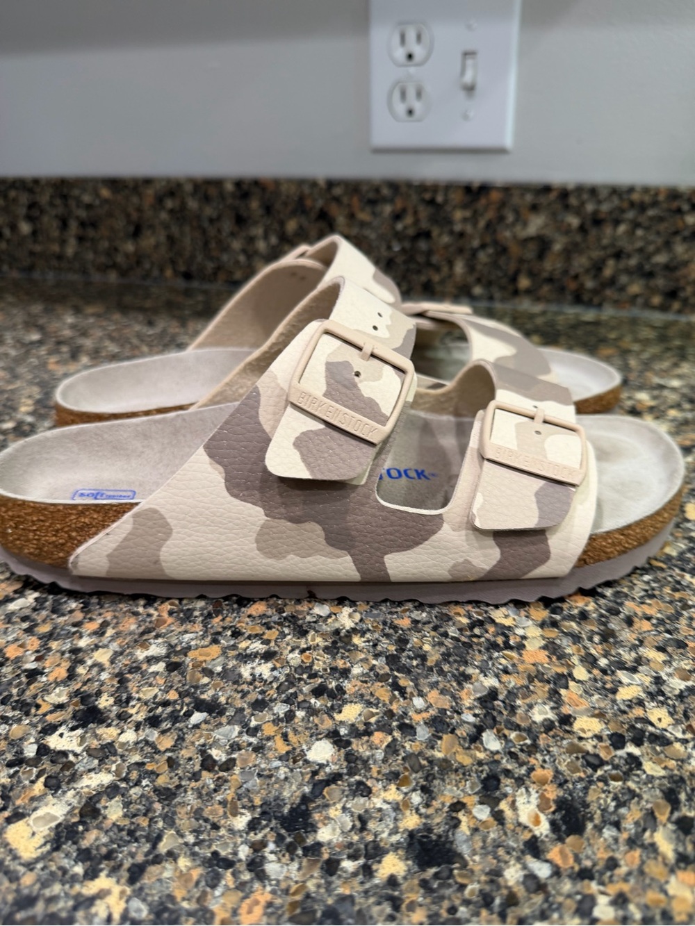 Birkenstock ladies 41 Arizona Two-Strap Sandals in Beige Camo - Picture 4 of 10